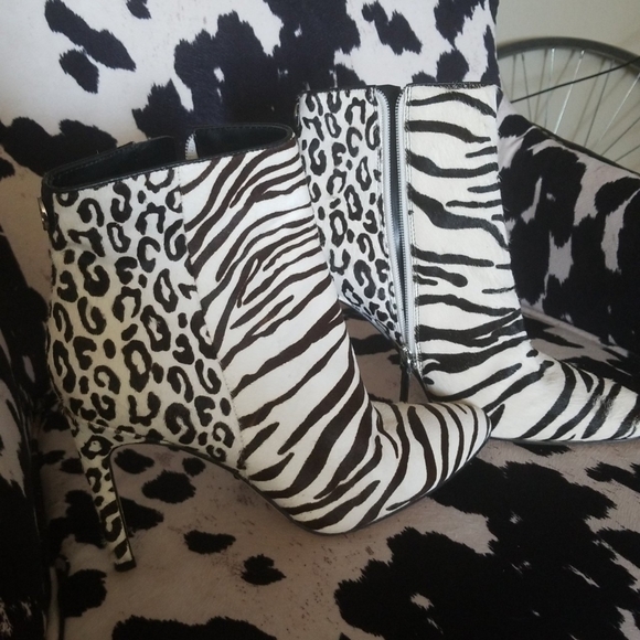 Guess Shoes - Cowhide Ankle Boots